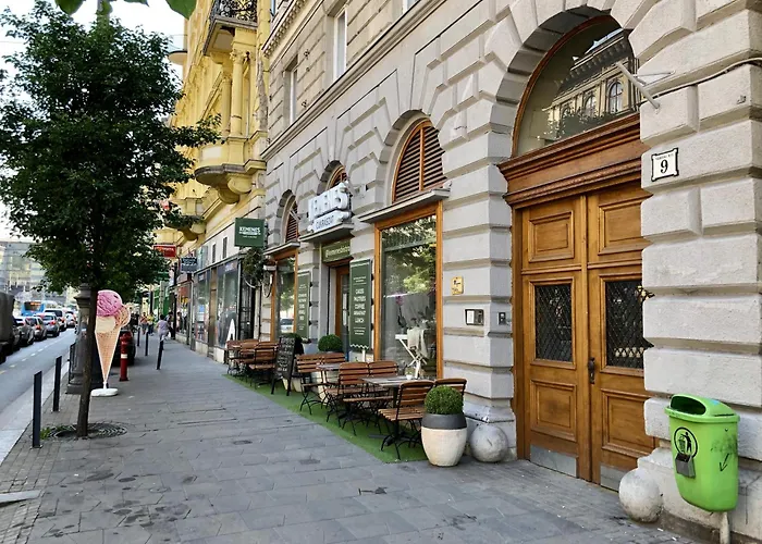 Real Deluxe Next To Danube