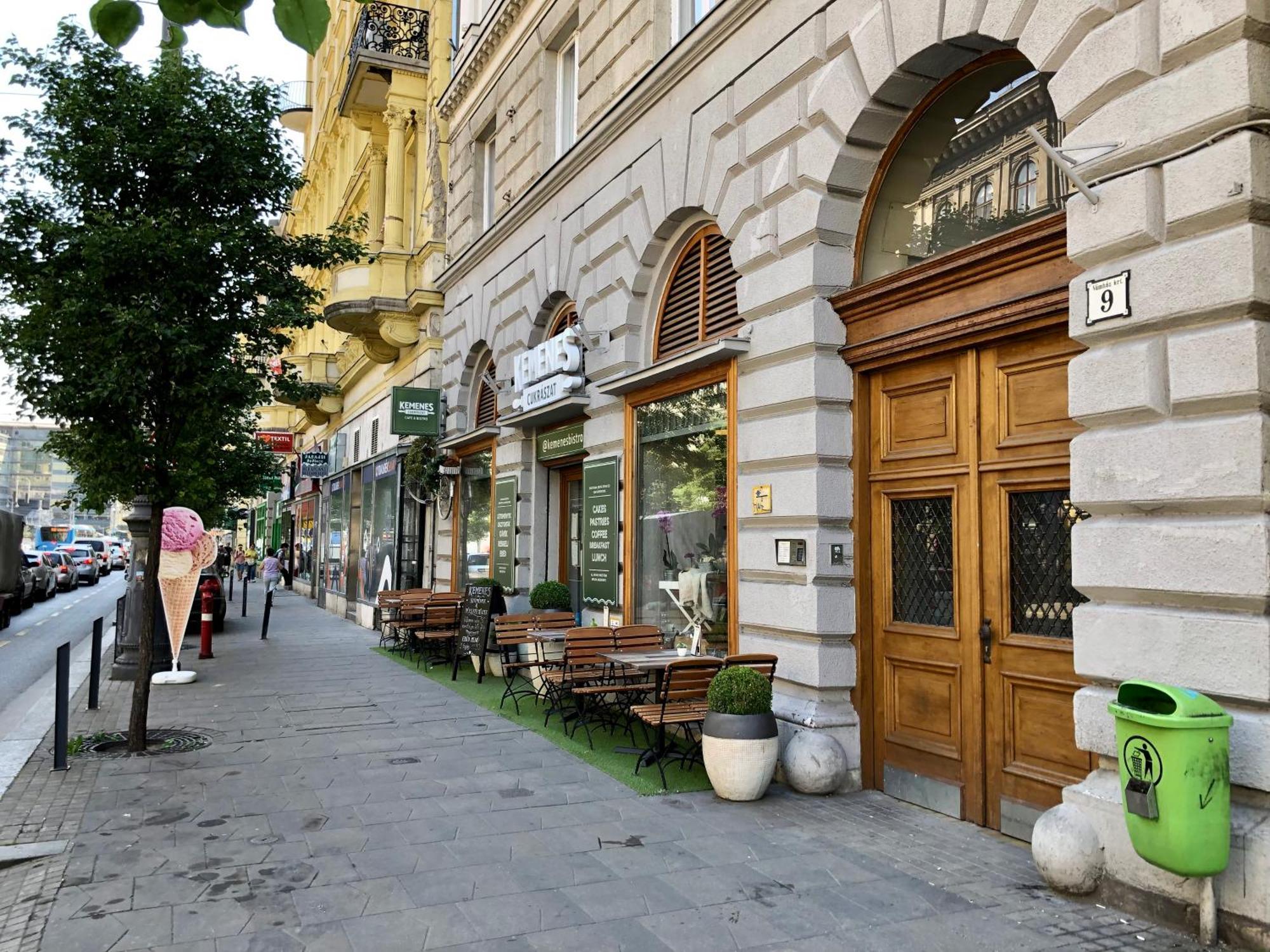 Real Deluxe Next To Danube Apartmán *